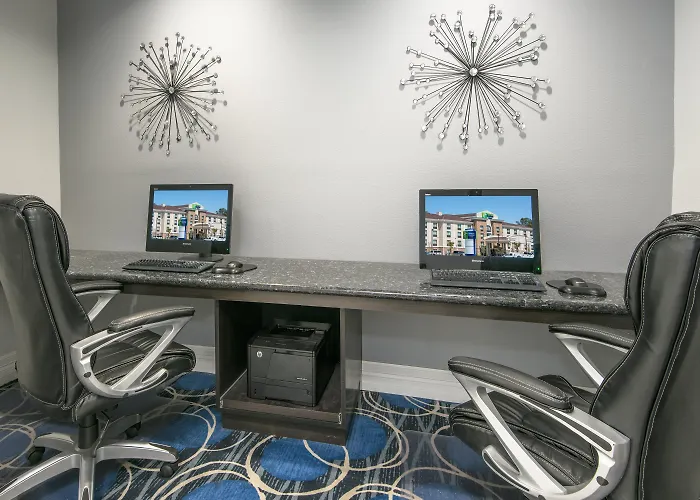 Holiday Inn Express And Suites Houston North - Iah Area By Ihg