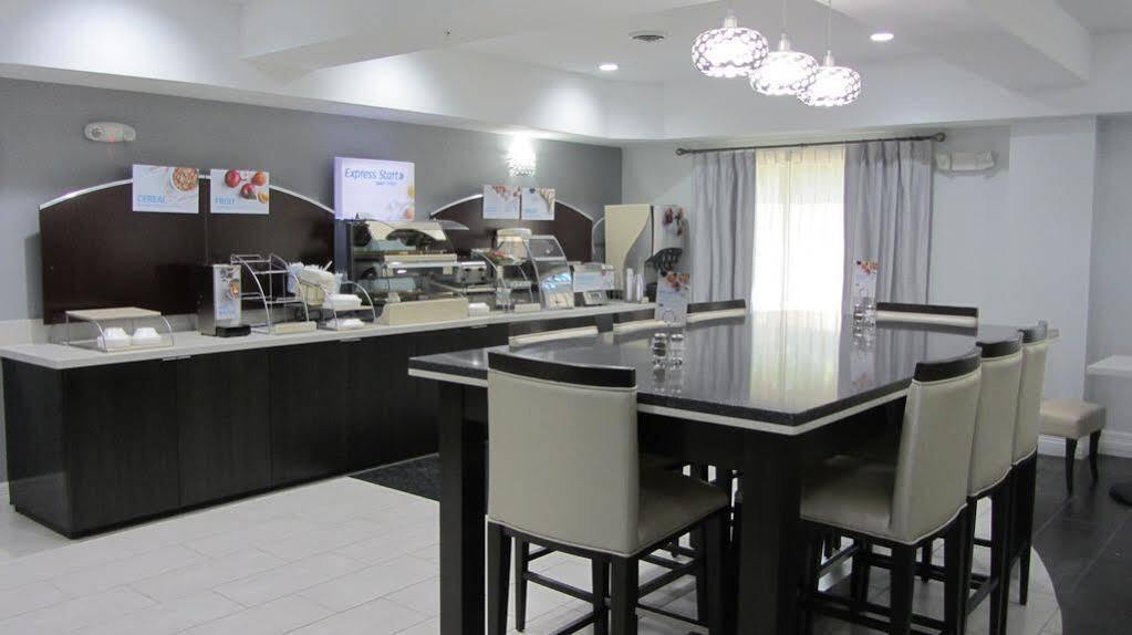 Hotel Express And North - Iah Area By Ihg 3*